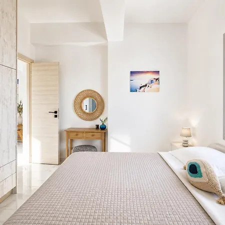 Santana Apartment Perivolos (Santorini)